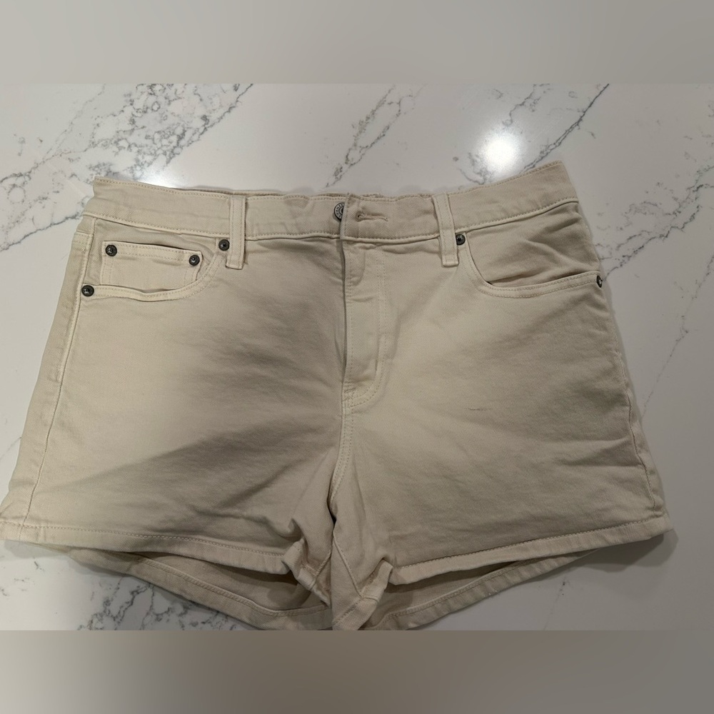 American Eagle Outfitters Cream Colored Mom Shorts